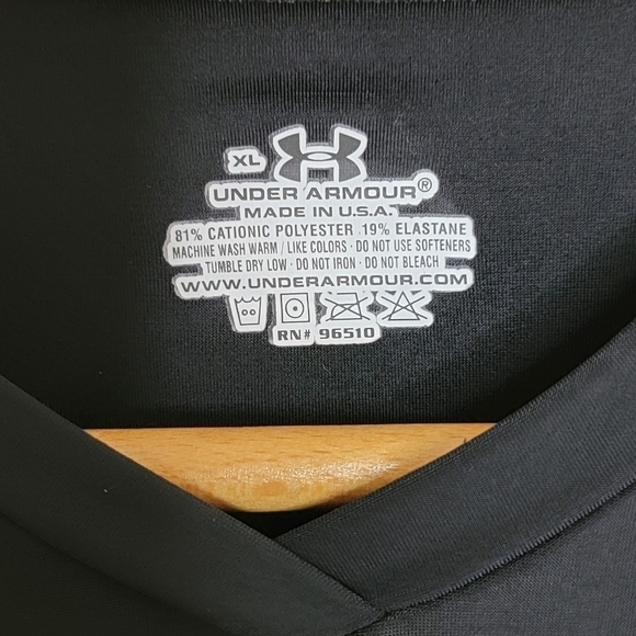 Under Armour | Fitted Black Long Sleeve Wicking Tee Size boys XL - Picture 3 of 5